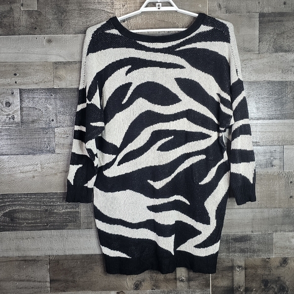 Torrid Abstract Zebra Print Cozy Oversized Sweater Sz 4 - Picture 2 of 9